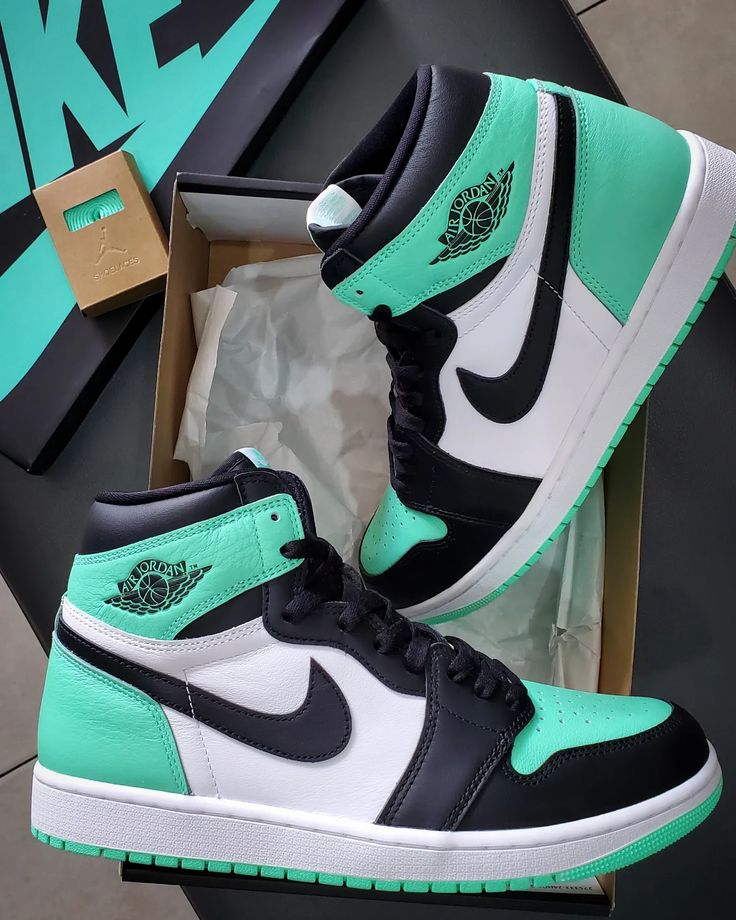 Air Jordan 1 Retro High OG Green Glow