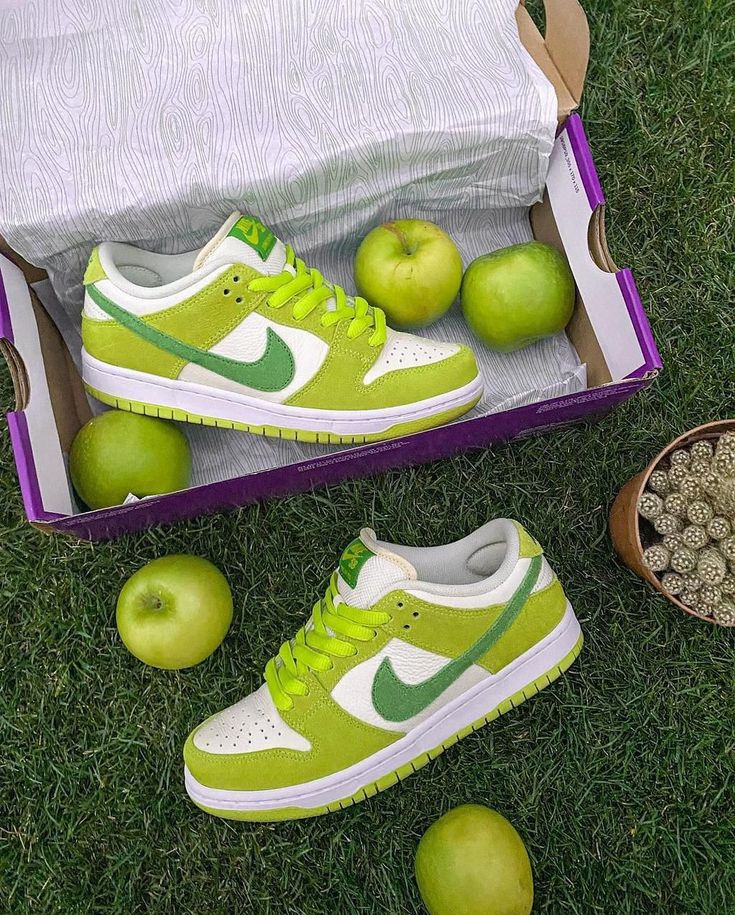 NIKE '' SB DUNK GREEN APPLE''