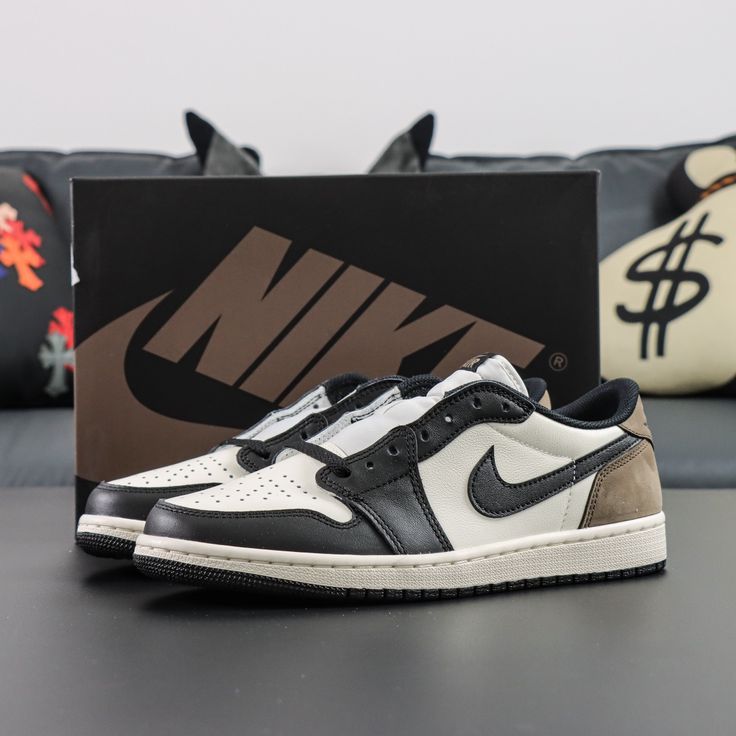 NIKE Air Jordan 1 Low OG Mocha