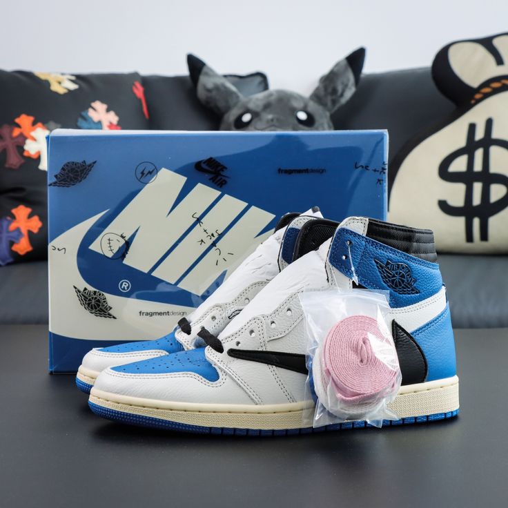 TRAVIS SCOTT X FRAGMENT X NIKE AIR JORDAN 1 HIGH OG SP MILITARY BLUE