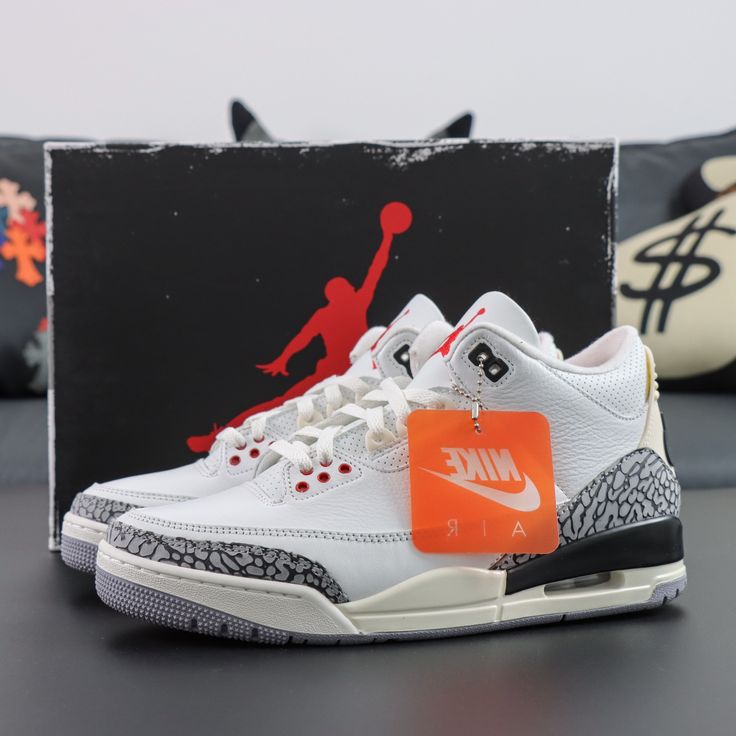NIKE AIR JORDAN 3 WHITE CEMENT