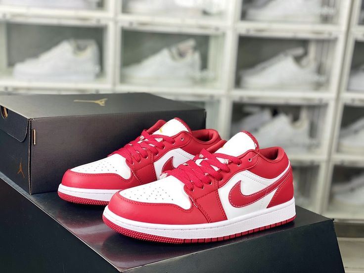 Nike Air Jordan 1 Low Red