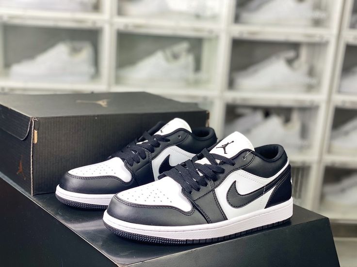 Nike Air Jordan 1 Low Panda