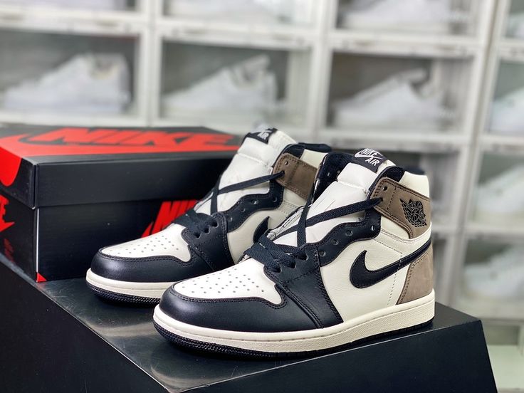 Nike Air Jordan 1 Retro High OG "Dark Mocha"