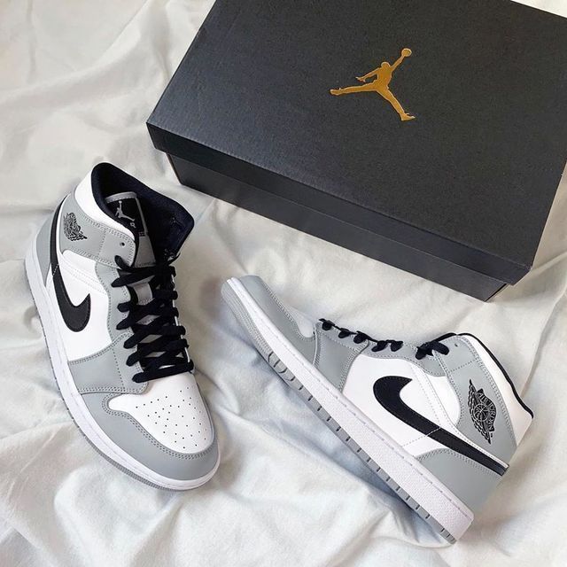 Nike Air Jordan 1 High “Light Smoke Grey”