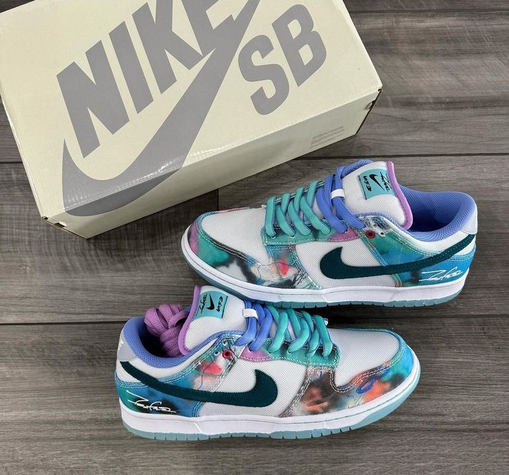 NIKE “SB DUNK FUTURA LABORATORIES”