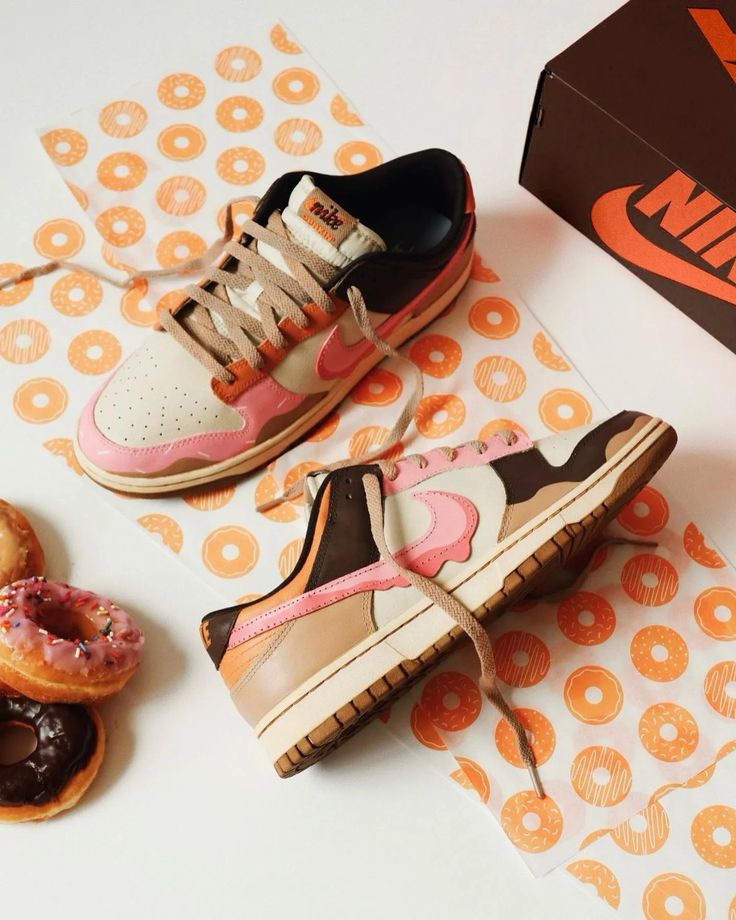 NIKE''SB DUNK WHAT THE DUNKIN DONUT''