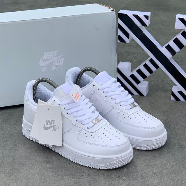 Nike Air Force 1 Triple White