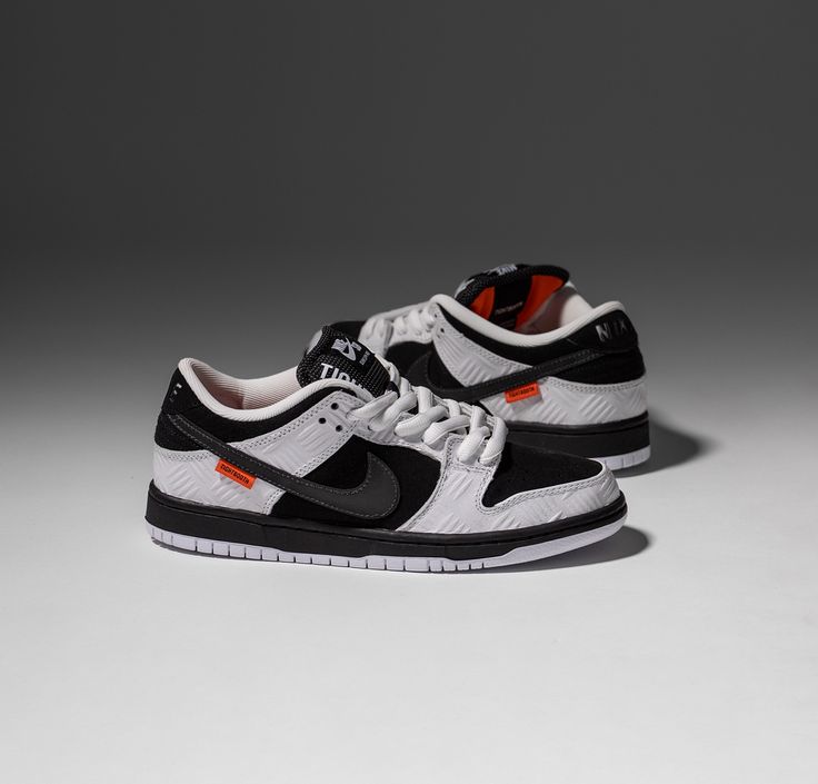 NIKE “SB DUNK TIGHTBOOTH”