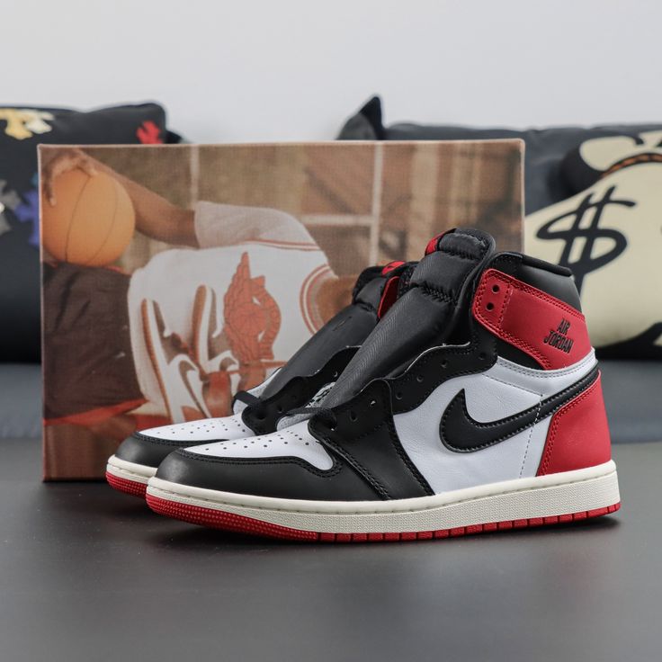 NIKE AIR JORDAN 1 BLACK TOE REIMAGINED