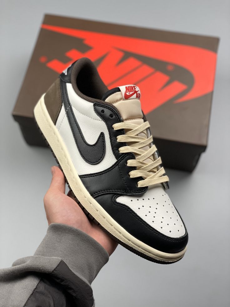 Air Jordan 1 Low Mocha