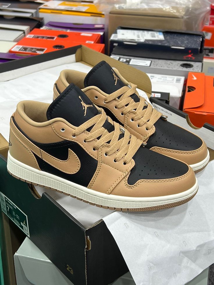 Air Jordan 1 Low Desert Black