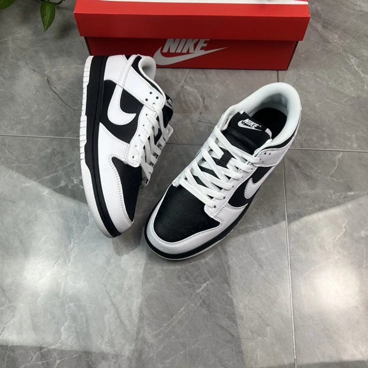 Nike SB Dunk Reverse Panda