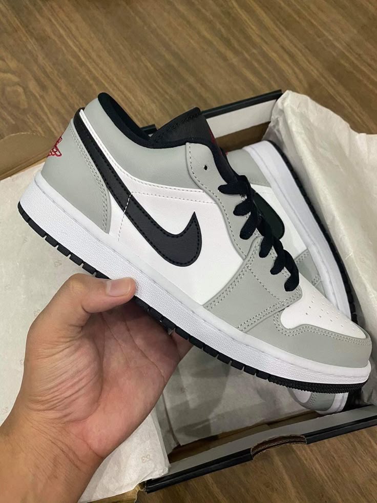 Air Jordan 1 Low Smoke Grey