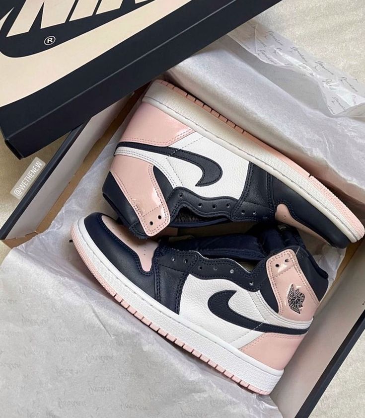 Nike Air Jordan 1 Shoes Retro High Rust Pink